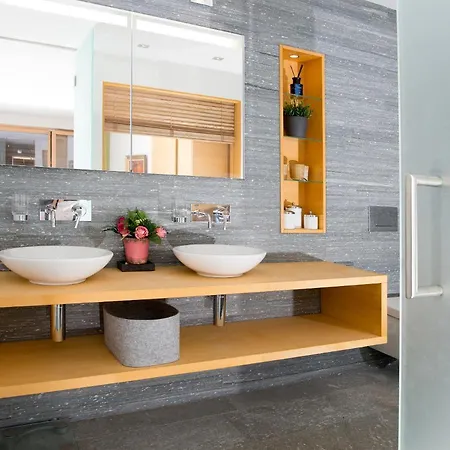 Valmala Flat For 5 People And A Family Dog With Fenced Garden 아파트 *