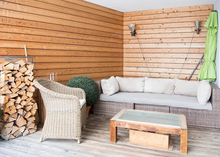 Lägenhet Family Oasis With Garden And Fireplace *